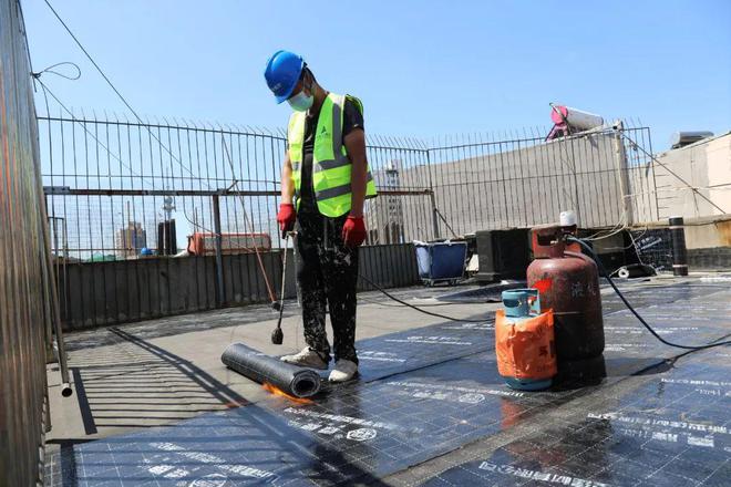 不畏&ldquo;烤&rdquo;驗保進度 市北區今年230余棟老舊樓院外墻保溫工程施工過半,計劃供暖前完成